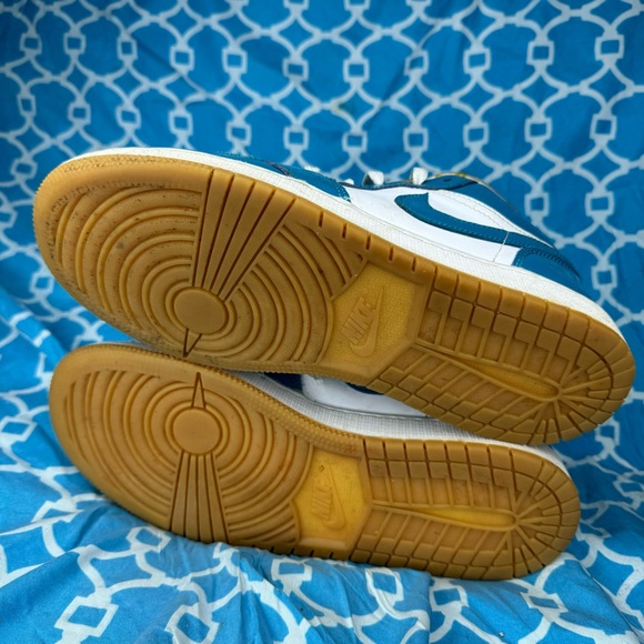 Nike Women’s size 8.5 Air Jordan 1 Low SE Barcelona sneakers unc blue gum bottom - Picture 4 of 11